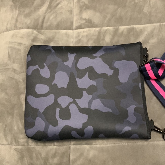 Camo small crossbody - Picture 3 of 4